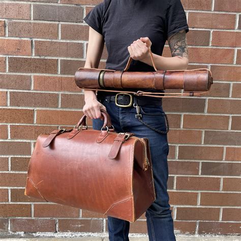 leather bag repairs brisbane.